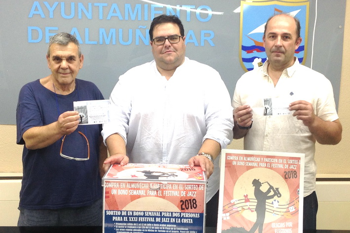 La Asociacin de Comerciantes de Almucar lleva una clienta al XXXI Festival de Jazz en la Costa.